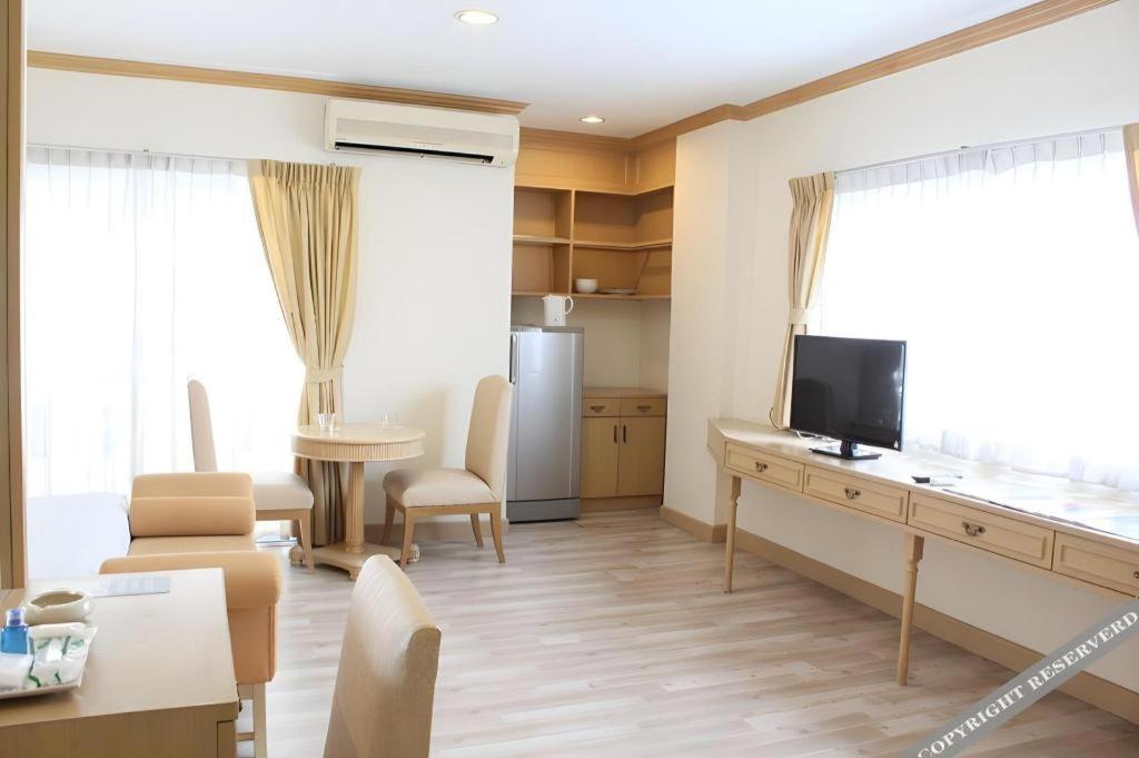 Romance Hotel Srinakarin Бангкок Экстерьер фото