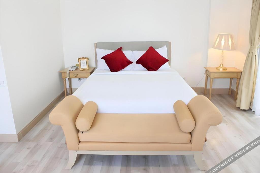 Romance Hotel Srinakarin Бангкок Экстерьер фото
