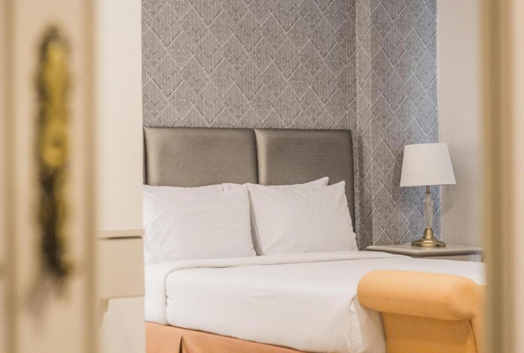 Romance Hotel Srinakarin Бангкок Экстерьер фото