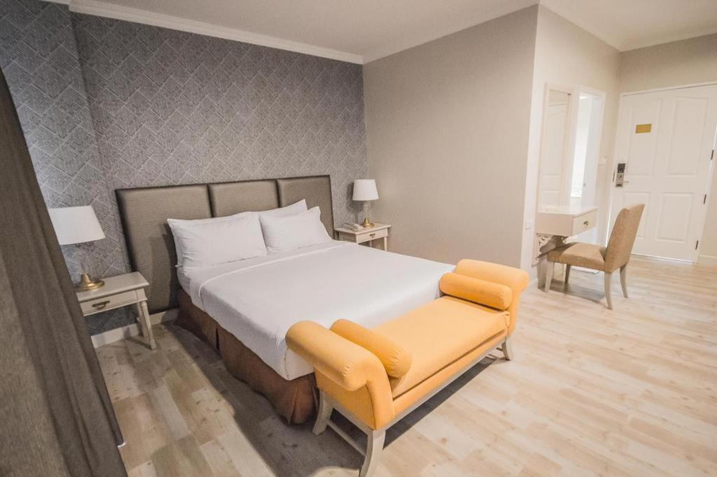 Romance Hotel Srinakarin Бангкок Экстерьер фото