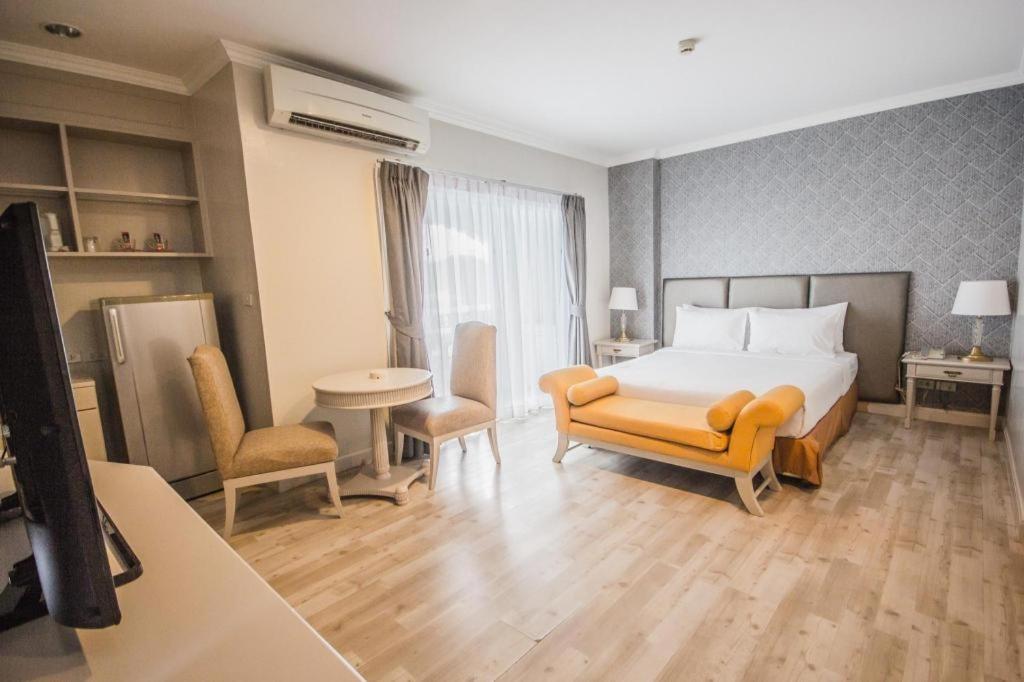 Romance Hotel Srinakarin Бангкок Экстерьер фото